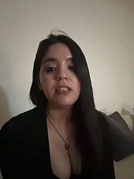bebitas2  online show from May 6, 2026, 9:52 pm