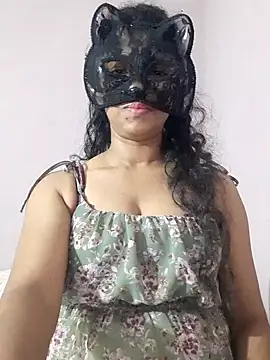 cutehotwife online show from March 25, 2026, 5:45 pm