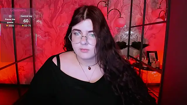Snapshot of Siena_aa chatting on April 4, 2026, 9:43 pm Siena aa online show from April 4, 2026, 9:43 pm
