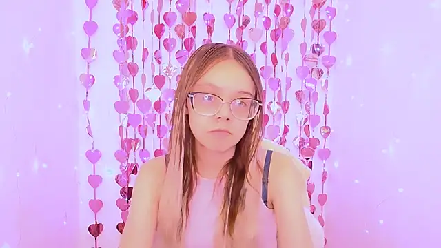 Snapshot of LolliStrawberry chatting on March 20, 2026, 7:20 am LolliStrawberry online show from March 20, 2026, 7:20 am