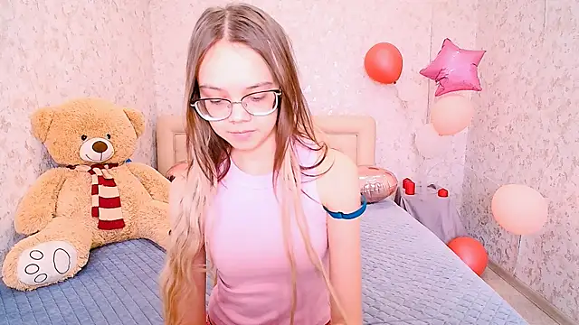 Snapshot of LolliStrawberry chatting on March 9, 2026, 2:04 am LolliStrawberry online show from March 9, 2026, 2:04 am