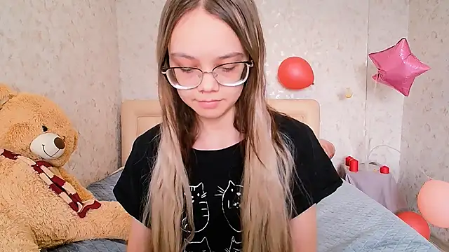 Snapshot of LolliStrawberry chatting on March 14, 2026, 2:17 am LolliStrawberry online show from March 14, 2026, 2:17 am