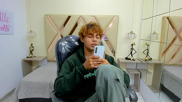 Anyelo Twink online show from March 4, 2026, 8:16 pm