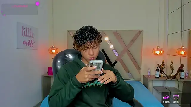 Snapshot of Anyelo_Twink chatting on June 24, 2026, 4:11 am Anyelo Twink online show from June 24, 2026, 4:11 am