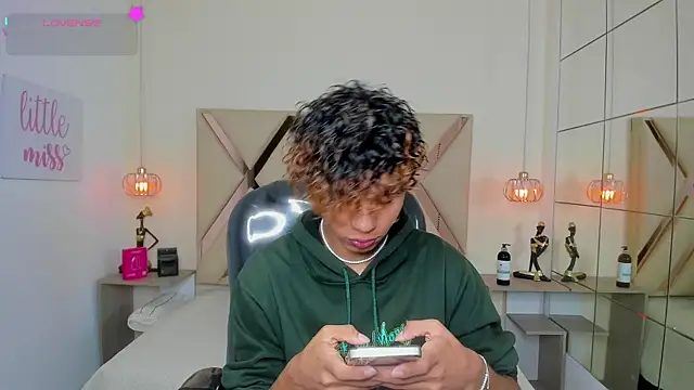 Snapshot of Anyelo_Twink chatting on June 20, 2026, 4:39 am Anyelo Twink online show from June 20, 2026, 4:39 am