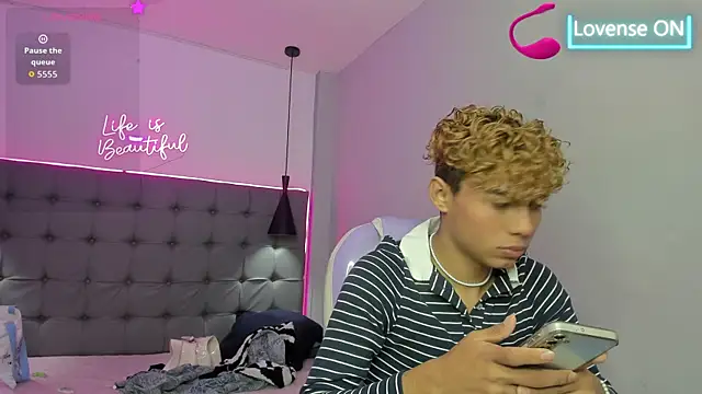 Snapshot of Anyelo_Twink chatting on August 8, 2026, 10:28 pm Anyelo Twink online show from August 8, 2026, 10:28 pm