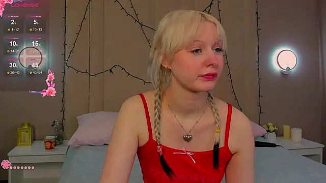 Snapshot of AdeleSilvy chatting on March 13, 2026, 1:43 am AdeleSilvy online show from March 13, 2026, 1:43 am