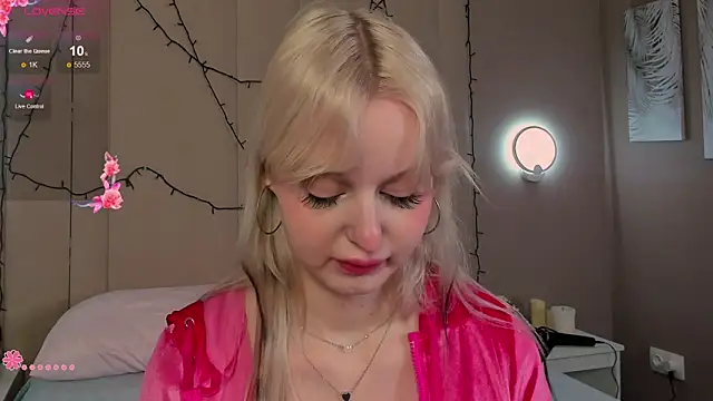 Snapshot of AdeleSilvy chatting on March 9, 2026, 1:31 am AdeleSilvy online show from March 9, 2026, 1:31 am