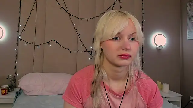 Snapshot of AdeleSilvy chatting on March 4, 2026, 1:57 am AdeleSilvy online show from March 4, 2026, 1:57 am