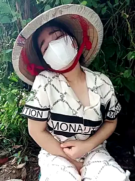 EnzxMoon02 online show from May 6, 2026, 6:28 am