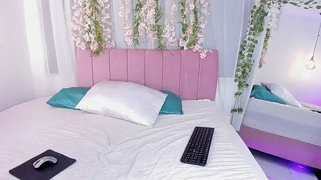 nicky bonny18 online show from February 10, 2026, 12:15 pm