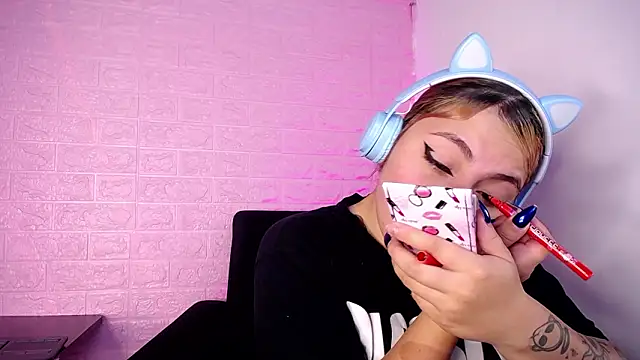 Dominic Queen1126 online show from February 5, 2026, 11:39 am