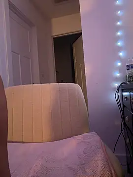 FoxyMillie online show from May 6, 2026, 2:59 am
