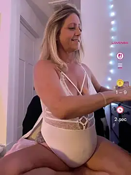 FoxyMillie online show from June 21, 2026, 1:11 am