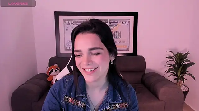 Snapshot of LucianaMoreau chatting on January 18, 2026, 2:15 am LucianaMoreau online show from January 18, 2026, 2:15 am