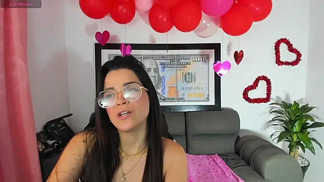 Snapshot of LucianaMoreau chatting on February 17, 2026, 11:35 pm LucianaMoreau online show from February 17, 2026, 11:35 pm