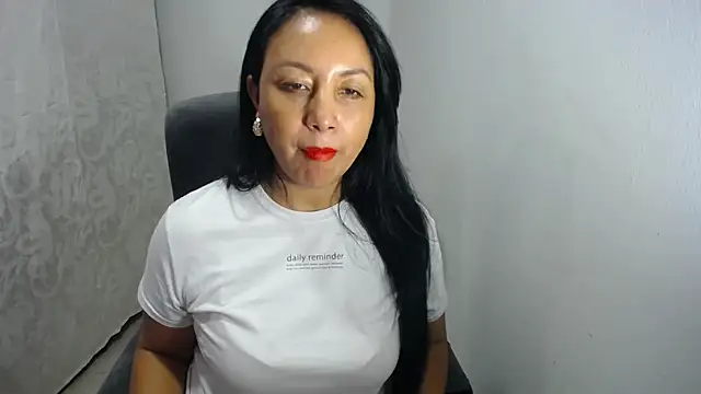 soyElena46 online show from April 25, 2026, 2:25 pm