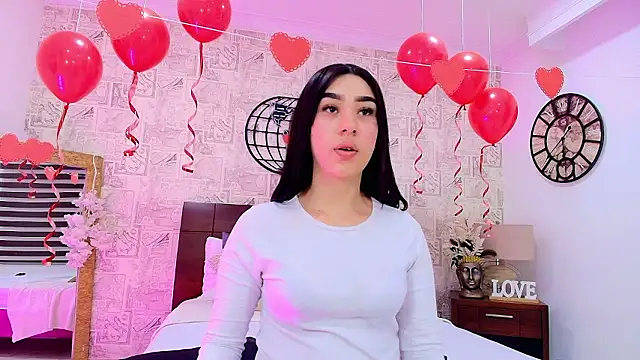 emily clarkk  online show from February 7, 2026, 7:11 pm