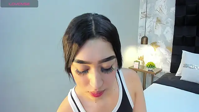 emily clarkk  online show from March 4, 2026, 7:54 pm