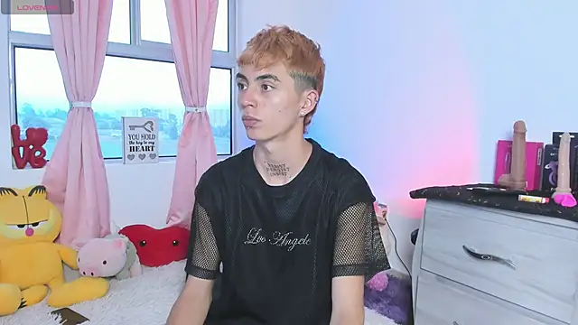 Maiky Cooper01 online show from February 16, 2026, 8:18 pm