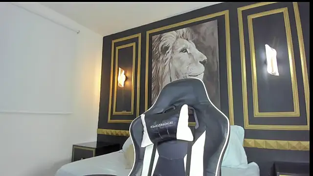 Snapshot of emma_hiltonn_ chatting on February 8, 2026, 2:31 am emma hiltonn online show from February 8, 2026, 2:31 am