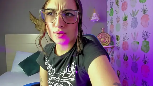 Snapshot of emma_hiltonn_ chatting on March 11, 2026, 2:27 am emma hiltonn online show from March 11, 2026, 2:27 am