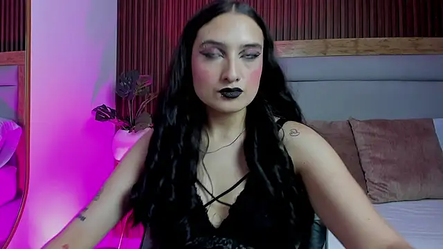 emma hiltonn  online show from April 28, 2026, 2:49 am