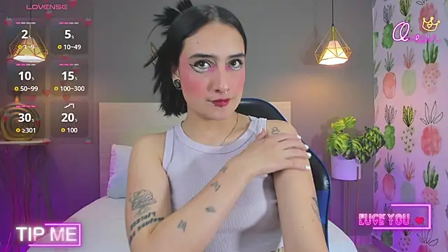 emma hiltonn  online show from June 17, 2026, 7:35 pm