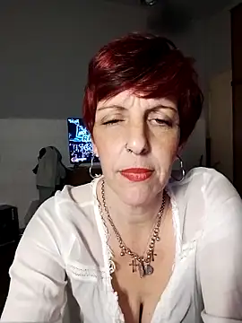 Juguetonafogosa5 online show from June 7, 2026, 5:34 am