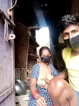 Snapshot of Shivanisingh4 chatting on March 27, 2026, 9:21 am Shivanisingh4 online show from March 27, 2026, 9:21 am