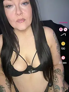 Snapshot of Miss_CurvesXXX chatting on May 19, 2026, 10:17 pm Miss CurvesXXX online show from May 19, 2026, 10:17 pm