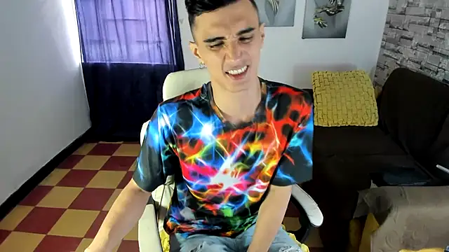Snapshot of felipe_colinss chatting on June 7, 2026, 12:32 pm felipe colinss online show from June 7, 2026, 12:32 pm
