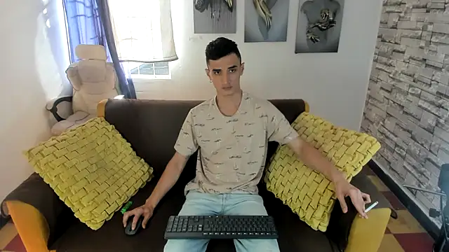 Snapshot of felipe_colinss chatting on June 10, 2026, 12:17 pm felipe colinss online show from June 10, 2026, 12:17 pm