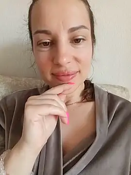 She-Moon online show from June 17, 2026, 6:57 am