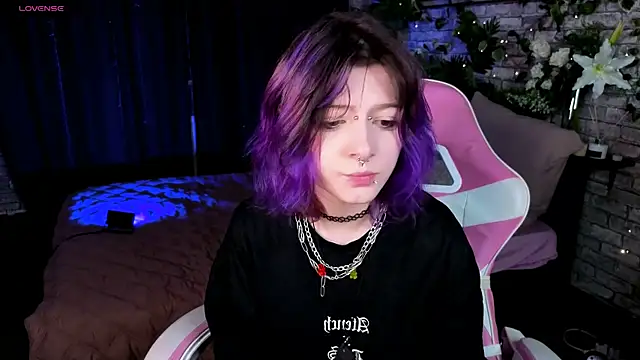 Ashley Veil online show from July 28, 2026, 8:45 pm