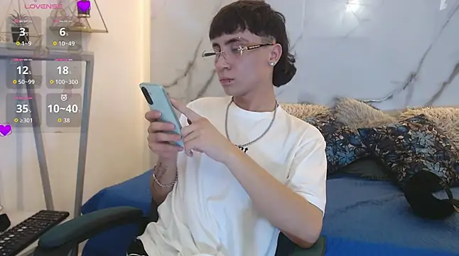 Snapshot of XanderGrey8 chatting on March 21, 2026, 8:13 pm XanderGrey8 online show from March 21, 2026, 8:13 pm