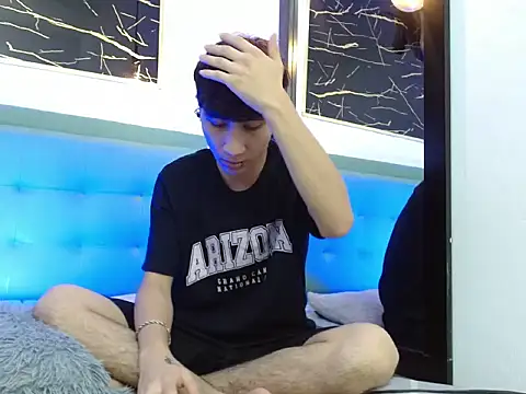 Snapshot of XanderGrey8 chatting on February 5, 2026, 7:32 pm XanderGrey8 online show from February 5, 2026, 7:32 pm