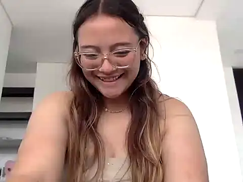 LOLA R  online show from February 4, 2026, 5:19 pm