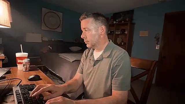 chrisw8140 online show from July 19, 2026, 2:31 am