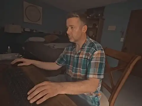chrisw8140 online show from June 9, 2026, 5:19 am