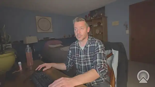 chrisw8140 online show from May 10, 2026, 3:43 am