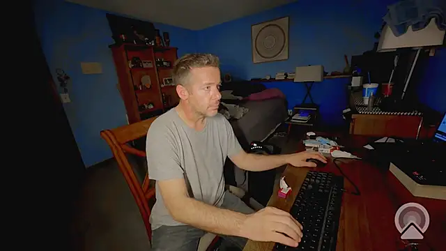 chrisw8140 online show from August 8, 2026, 6:53 am