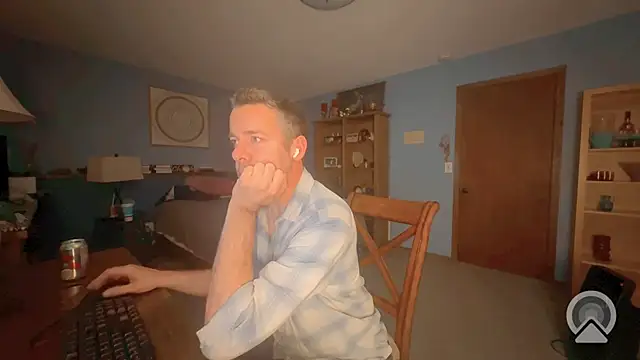 chrisw8140 online show from June 26, 2026, 5:13 am