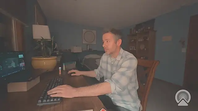 chrisw8140 online show from April 28, 2026, 4:06 am