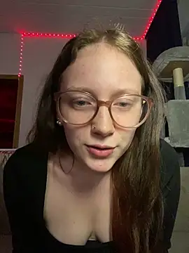 YoungLisaa18 online show from April 1, 2026, 6:49 pm