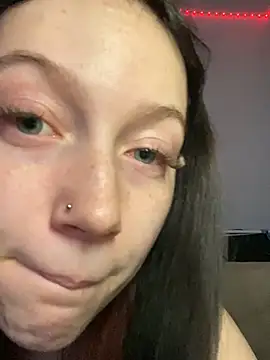 YoungLisaa18 online show from April 7, 2026, 6:43 pm