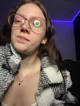 YoungLisaa18 online show from February 19, 2026, 7:44 pm