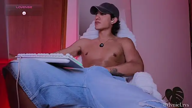 emilio rivs online show from May 30, 2026, 12:17 am