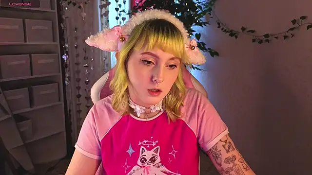 Snapshot of Roziett_Belle chatting on March 11, 2026, 9:47 am Roziett Belle online show from March 11, 2026, 9:47 am