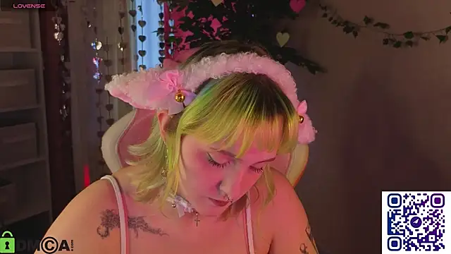 Snapshot of Roziett_Belle chatting on February 14, 2026, 9:09 am Roziett Belle online show from February 14, 2026, 9:09 am